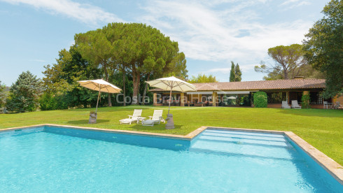 Exclusive property near Begur with large land and horse stables