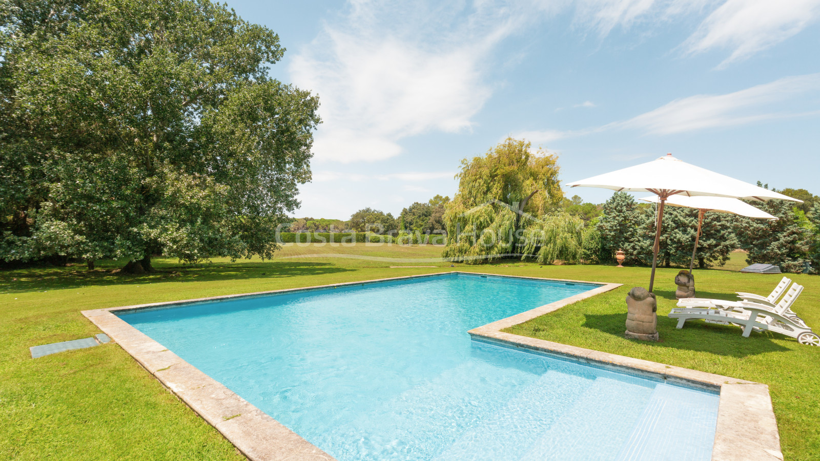 Propriété exclusive près de Begur avec grand terrain et écuries