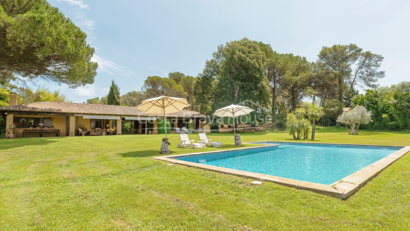 Exclusive property near Begur with large land and horse stables