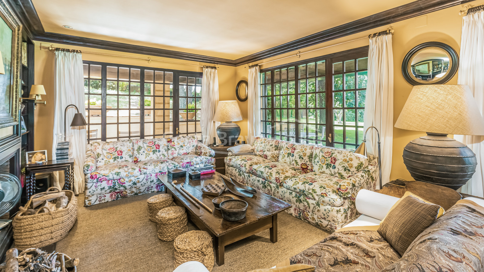 Exclusive property near Begur with large land and horse stables