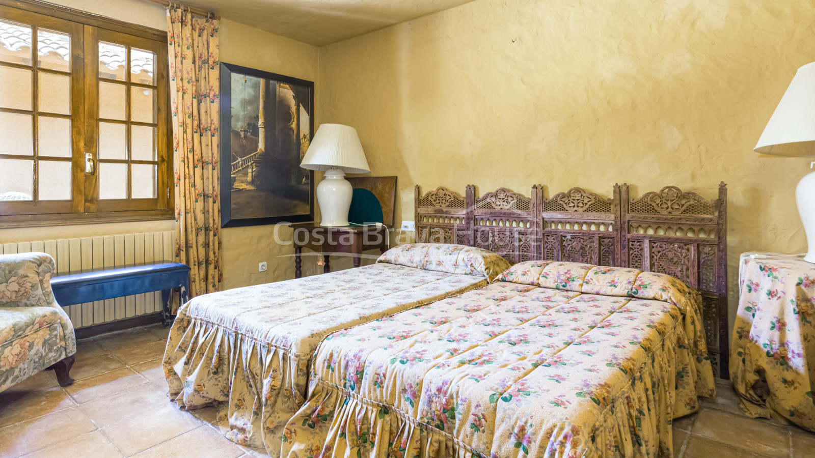 Exclusive property near Begur with large land and horse stables