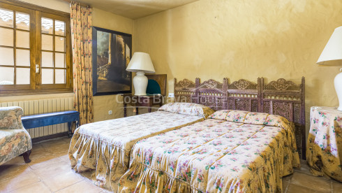 Exclusive property near Begur with large land and horse stables