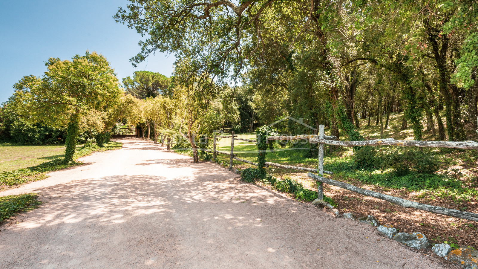 Propriété exclusive près de Begur avec grand terrain et écuries