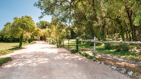 Exclusive property near Begur with large land and horse stables