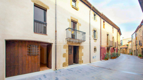 Old stone house fully restored and modernized in Corçà
