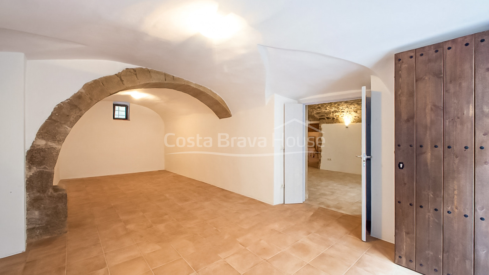 Casa de poble restaurada i modernitzada en venda a Corçà