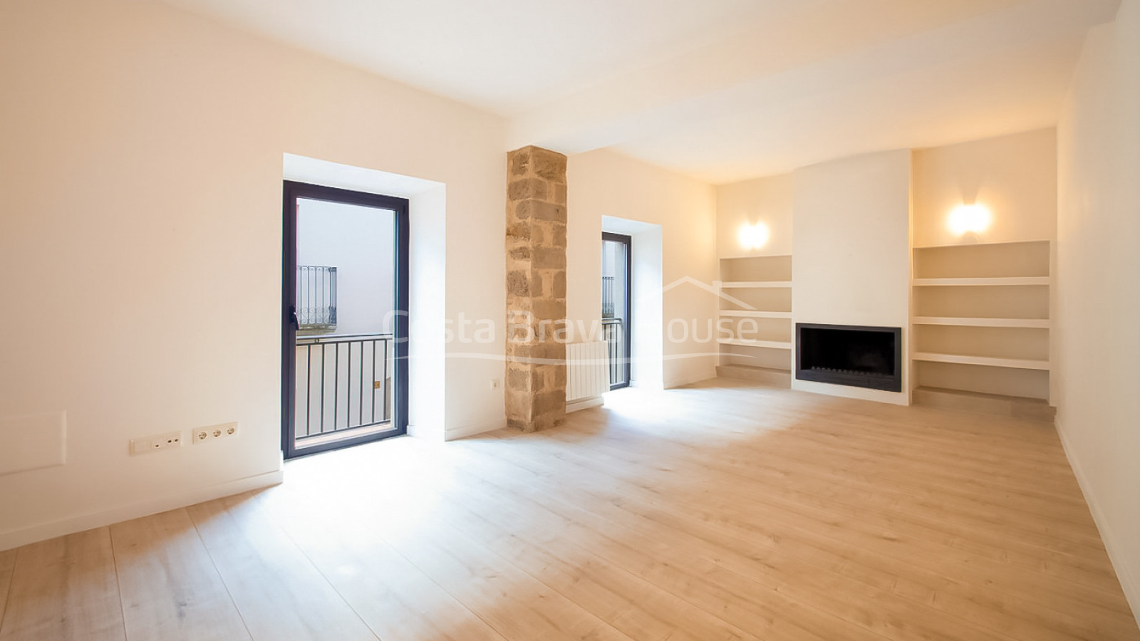 Old stone house fully restored and modernized in Corçà