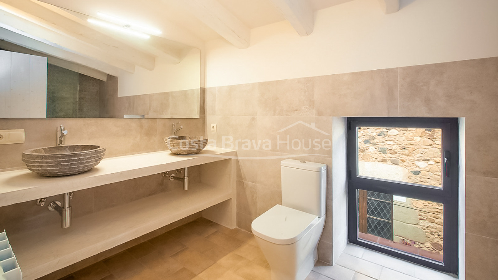 Old stone house fully restored and modernized in Corçà