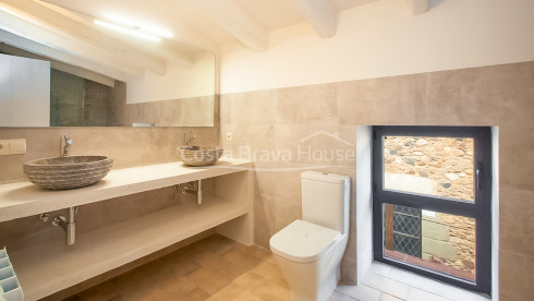 Old stone house fully restored and modernized in Corçà