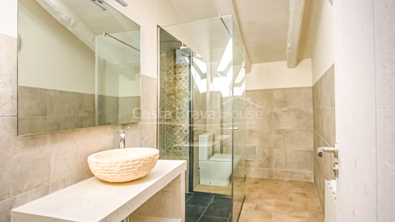 Old stone house fully restored and modernized in Corçà
