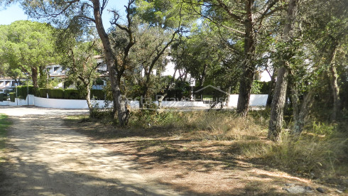 Flat plot of 800 m2 for sale in Calella Palafrugell
