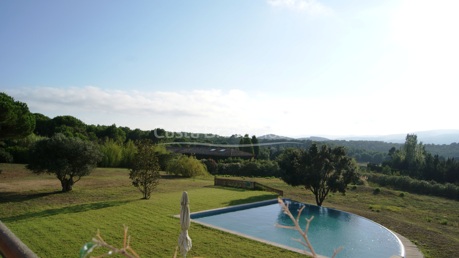 Luxury villa with 3.2 hectares of land for sale in Llafranc