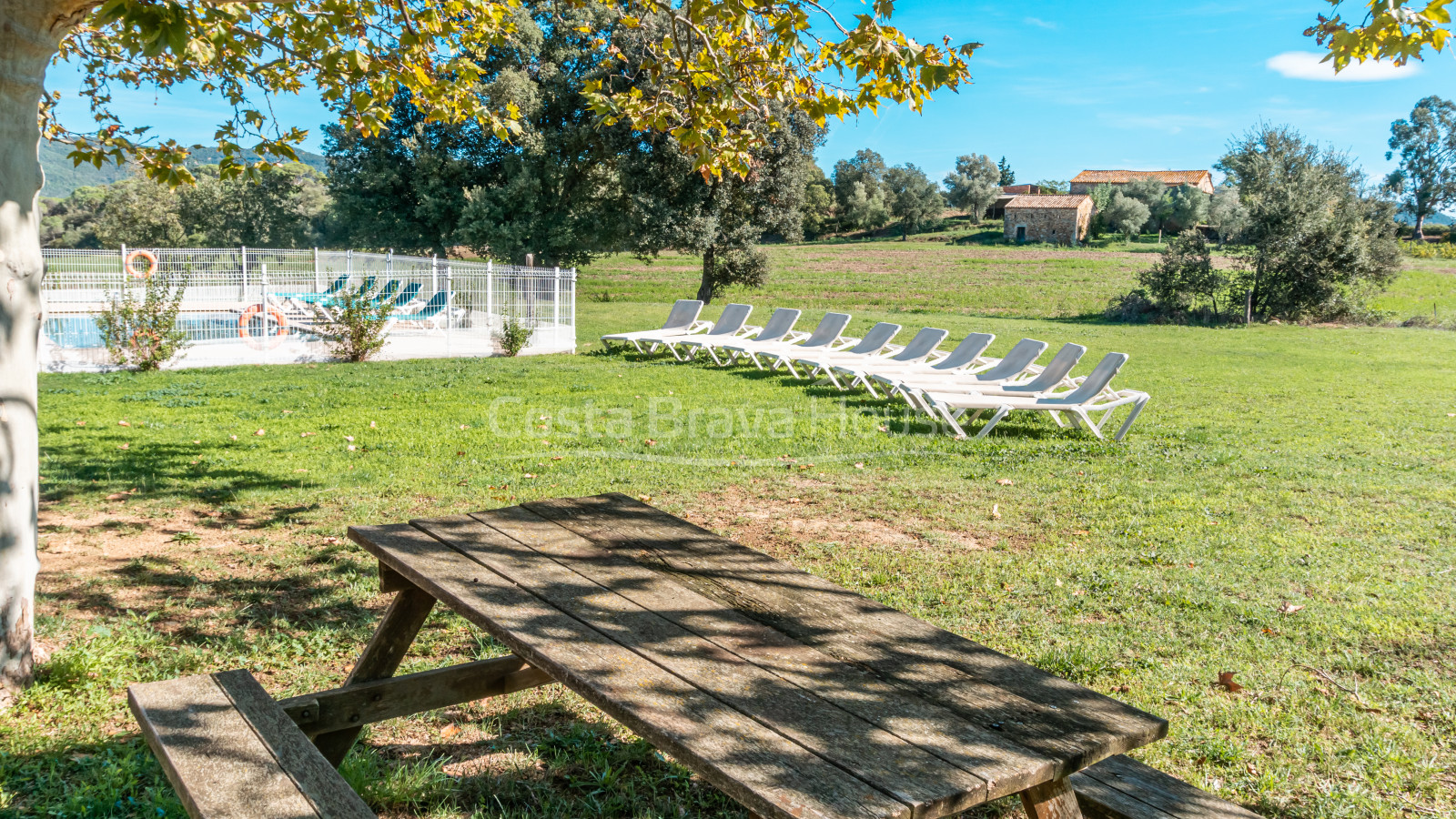 Casa de turismo rural en venta entre Llagostera y Romanyà de la Selva con 7 hectáreas de terreno