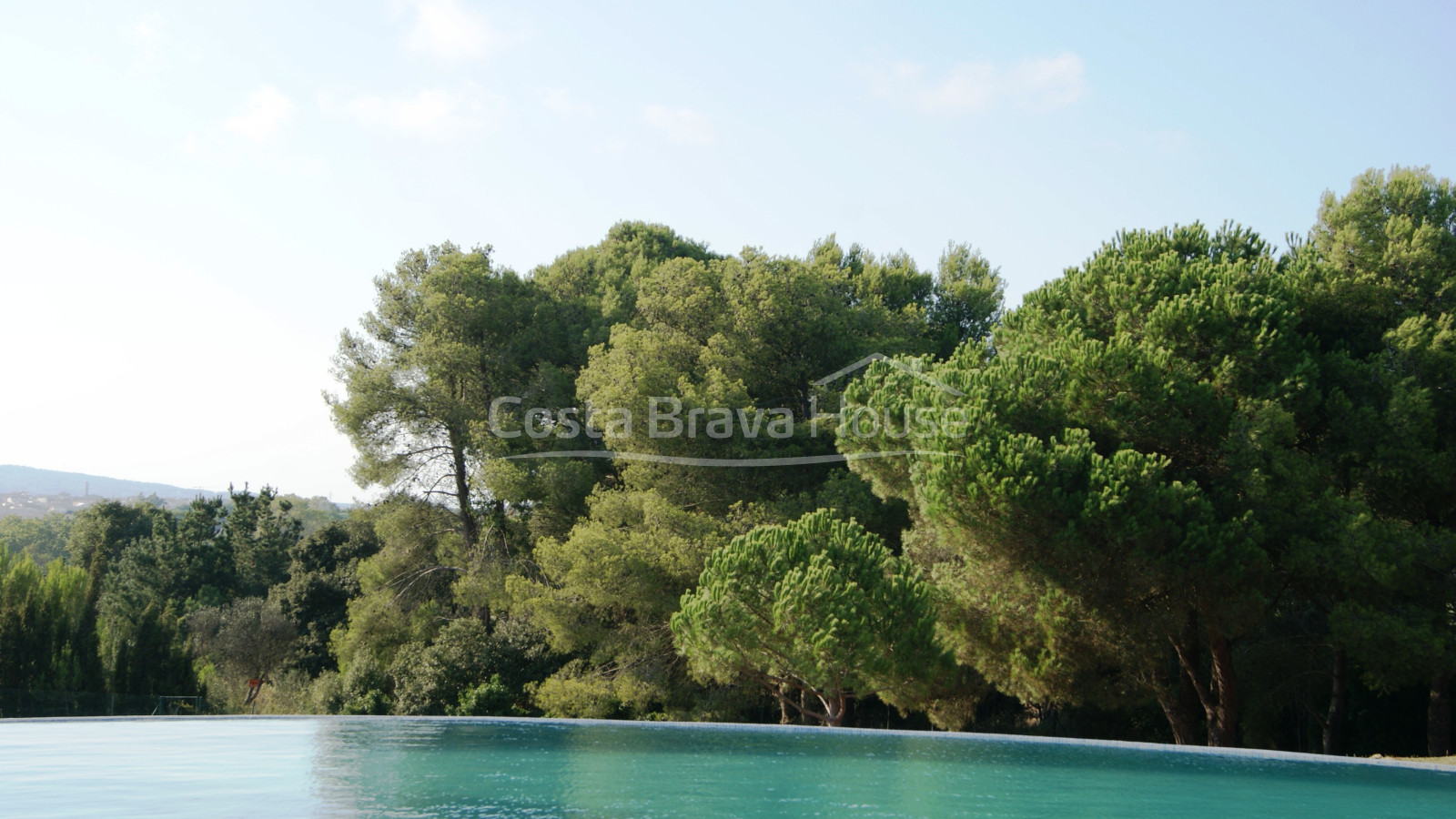 Luxury villa with 3.2 hectares of land for sale in Llafranc