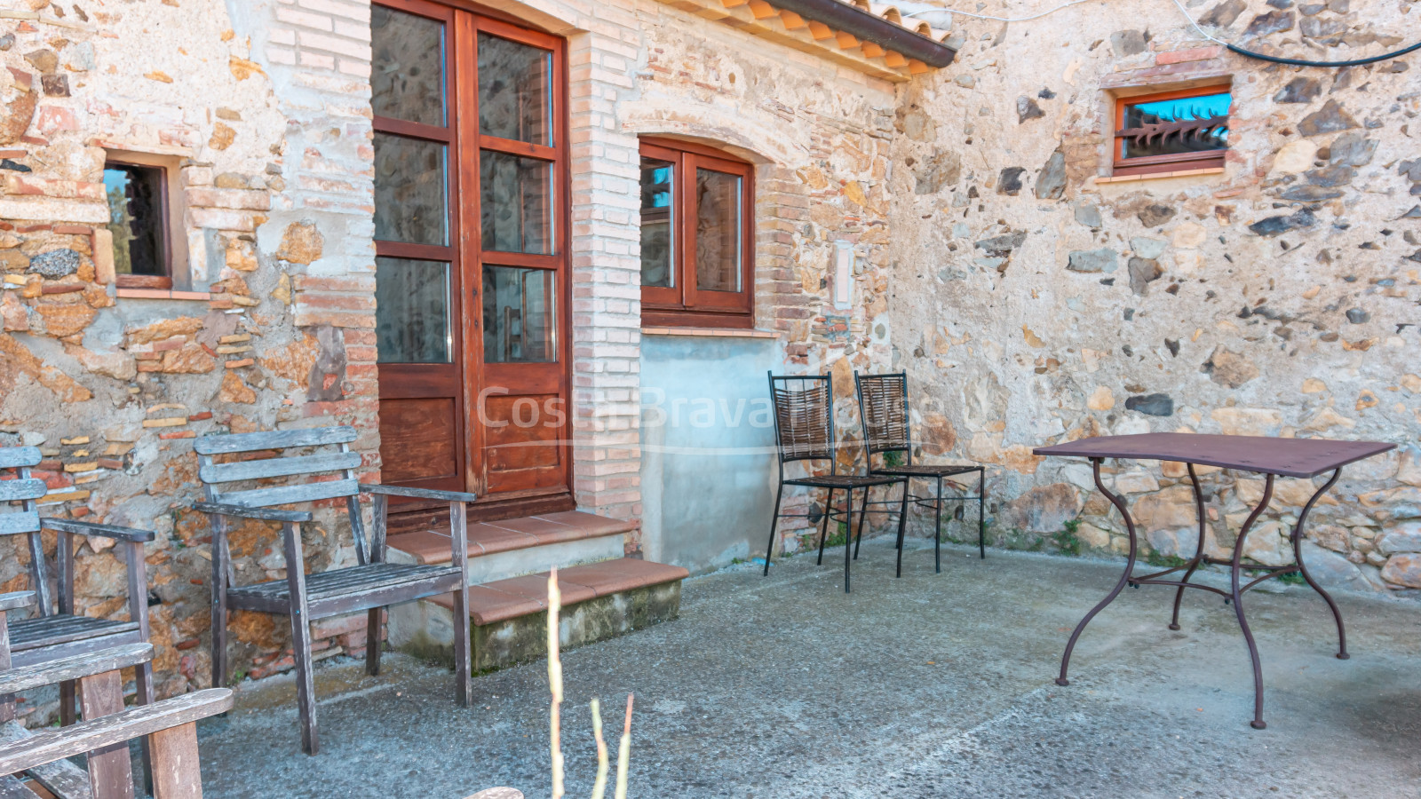 Casa de turisme rural en venda entre Llagostera i Romanyà de la Selva amb 7 hectàrees de terreny