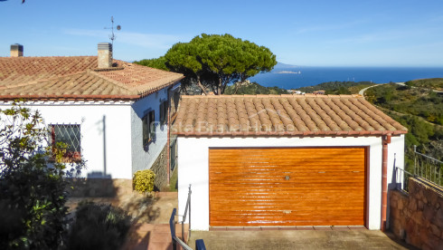 House with stunning sea views for sale in Begur