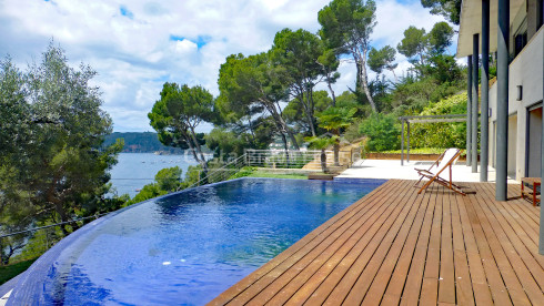 Fabulosa casa de lujo con piscina desbordante en venta en Llafranc