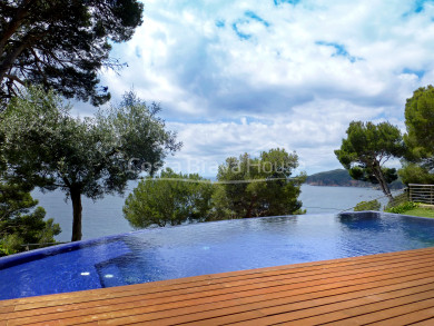 Fabulosa casa de lujo con piscina desbordante en venta en Llafranc