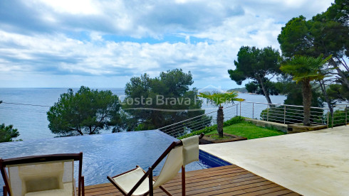 Fabulous luxury house with overflow pool for sale in Llafranc