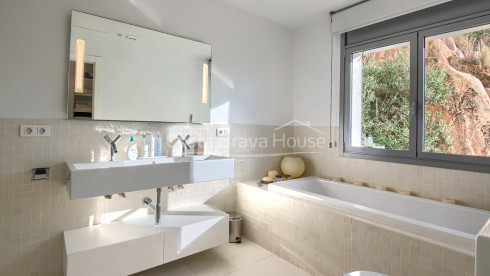 Luxury house with sea views and pool 5 minutes from Tamariu beach