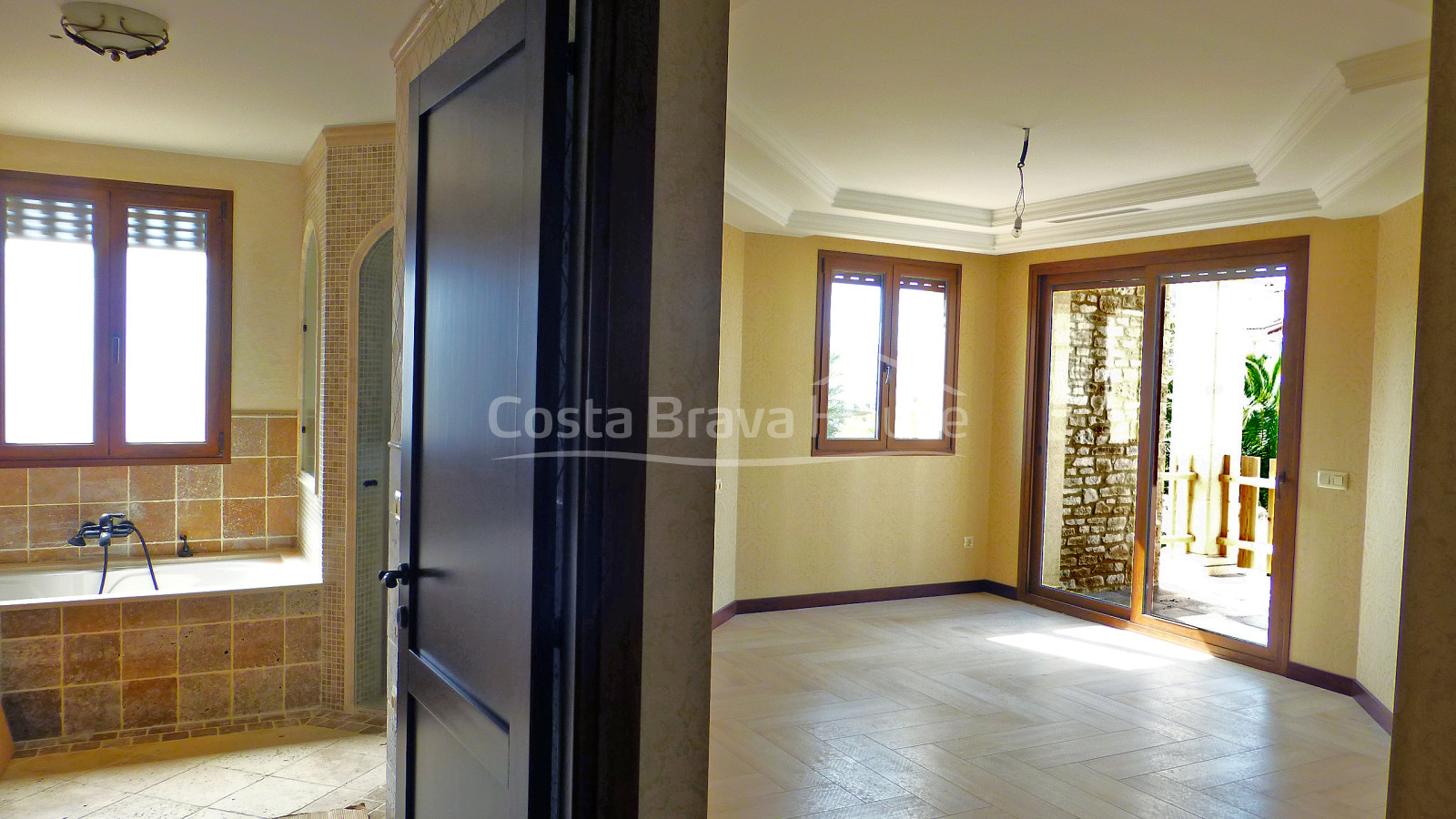 Luxury house with private jetty for sale in Empuriabrava