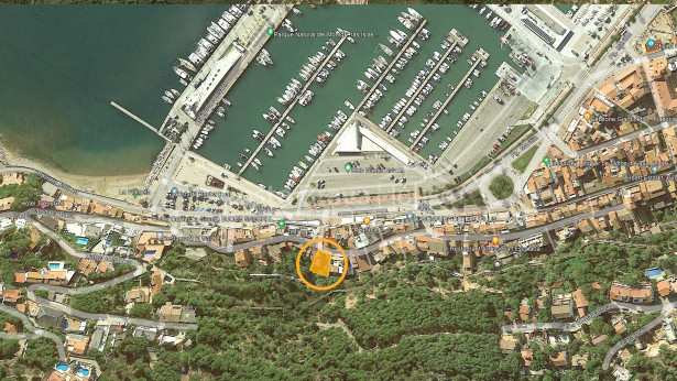 Plot for sale in L'Estartit for construction of a small four storey building with basement