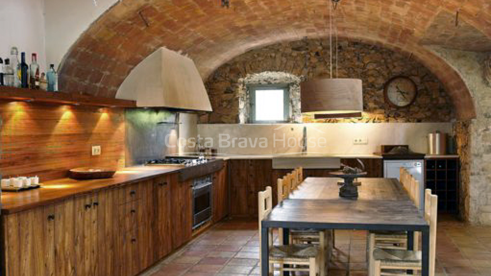 Charming farmhouse carefully restored for rent in Mont-Ras