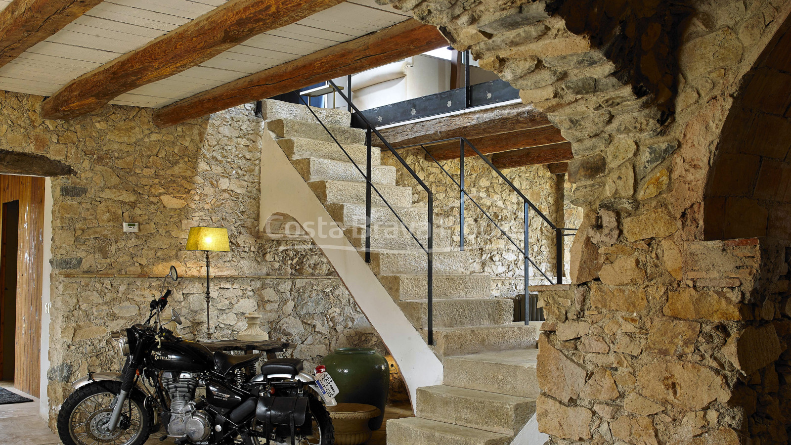 Encantadora masia curosament restaurada en lloguer a Mont-Ras