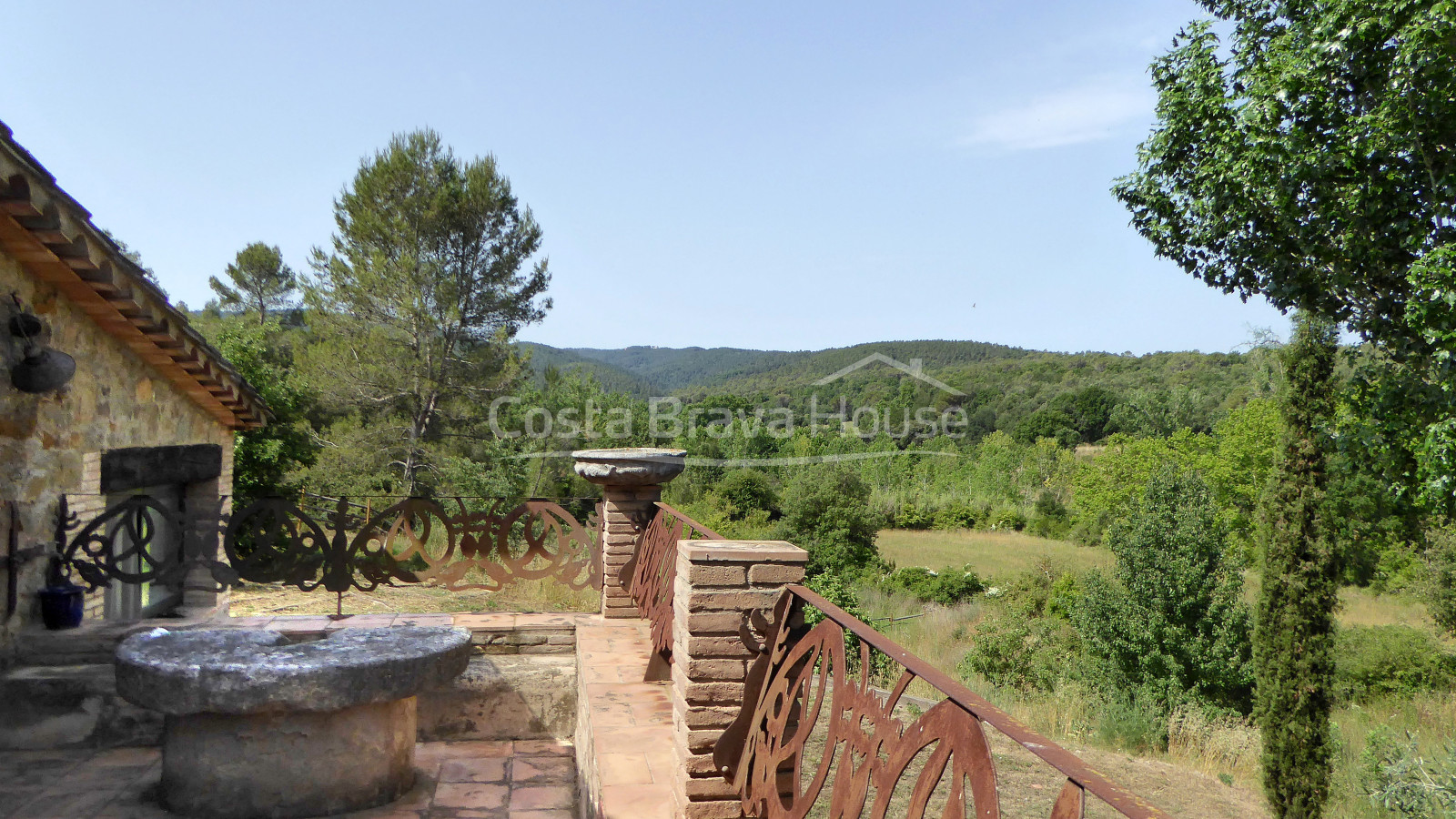 Exclusiva finca amb dues masies catalanes en venda a Sant Martí Vell