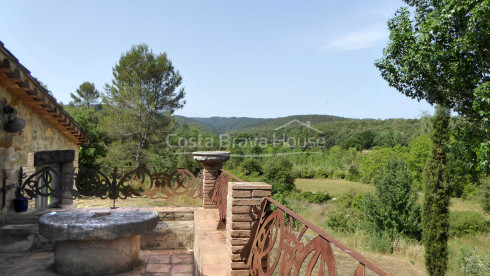 Exclusiva finca amb dues masies catalanes en venda a Sant Martí Vell