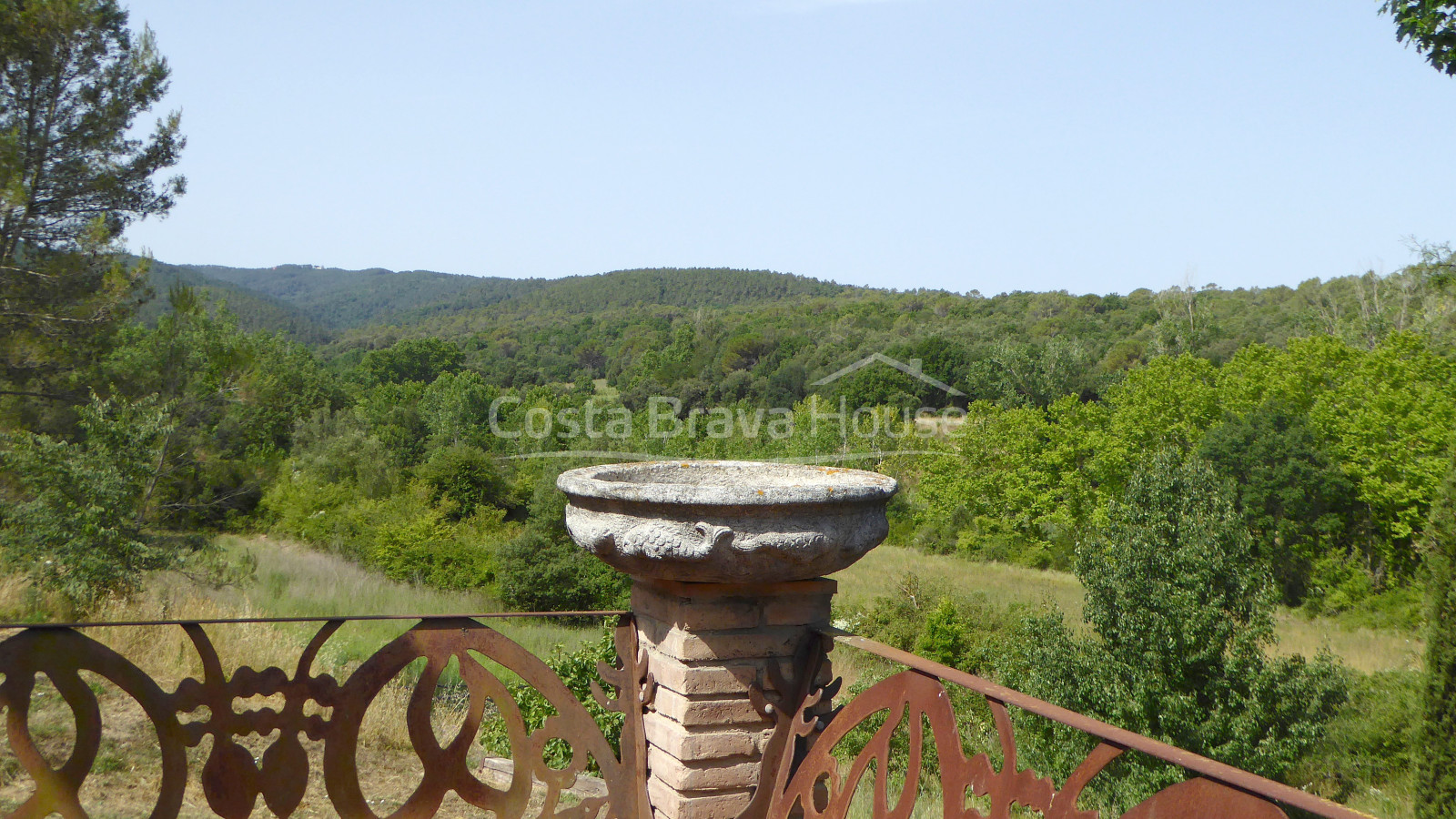 Exclusiva finca con dos masías catalanas en venta en Sant Martí Vell