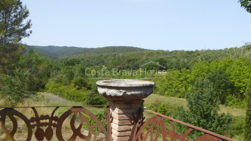 Exclusiva finca amb dues masies catalanes en venda a Sant Martí Vell