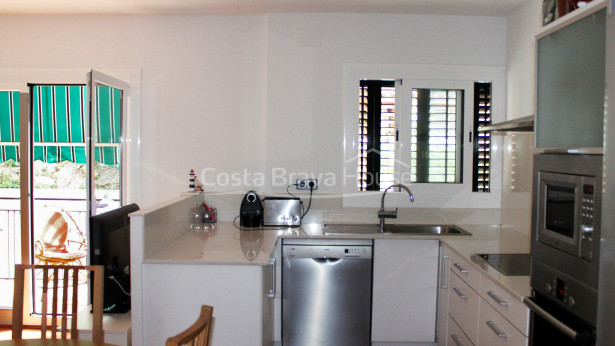 Renovated apartment with 3 bedrooms for sale in Tamariu