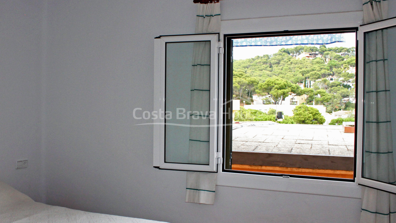 Renovated apartment with 3 bedrooms for sale in Tamariu