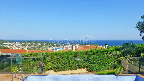 Maison avec piscine et vue mer à vendre à Agaró