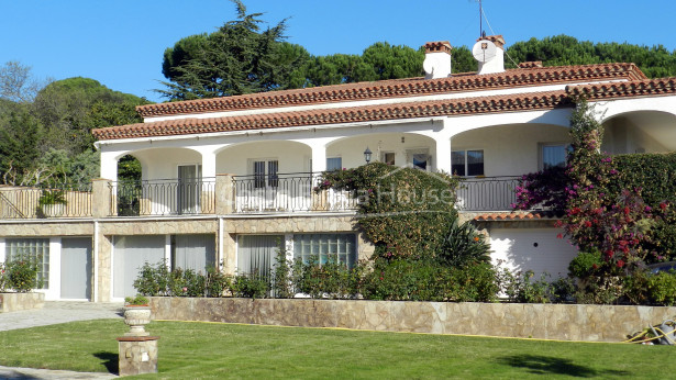 High standing villa for sale in Sant Feliu de Guixols