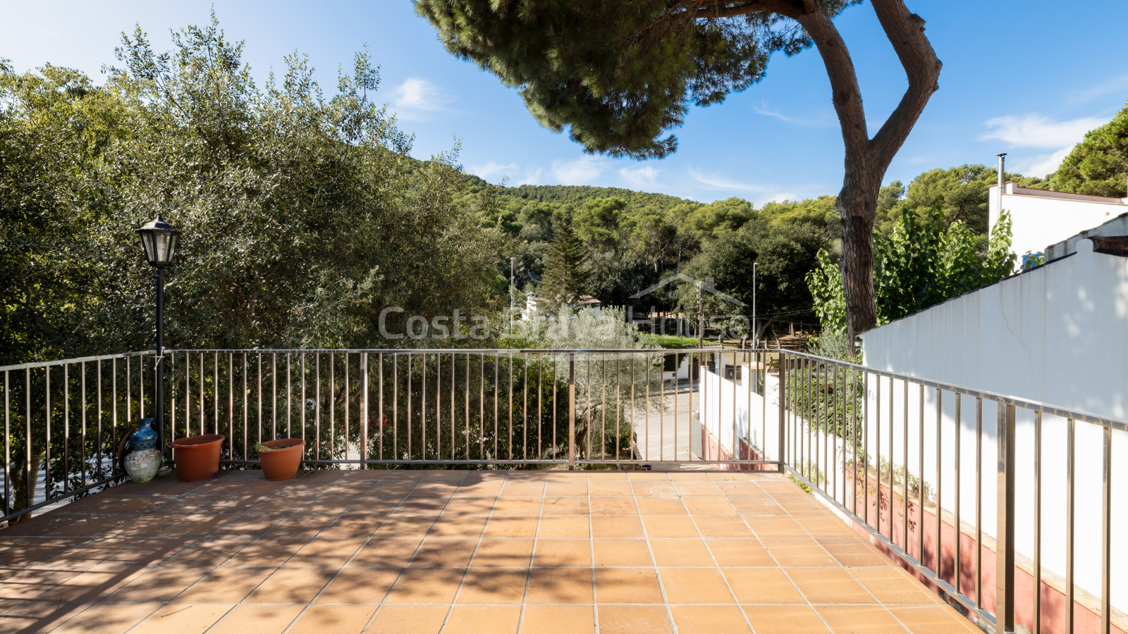 Casa amb garatge en venda a Tamariu, a menys de 5 minuts a peu de la platja