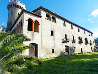 Exclusief 15e-eeuws landgoed te koop in Baix Empordà