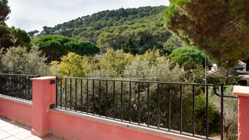 Maison avec garage à vendre à Tamariu, à moins de 5 min à pied de la plage