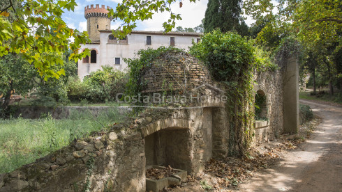 Exclusiva propiedad con origen en el S. XV en venta en el Baix Empordà