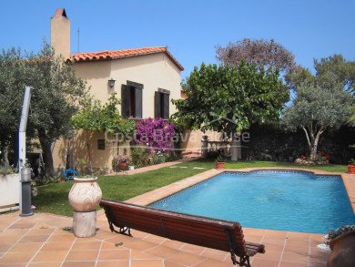 Xalet amb piscina en venda a prop de Begur i les seves platges