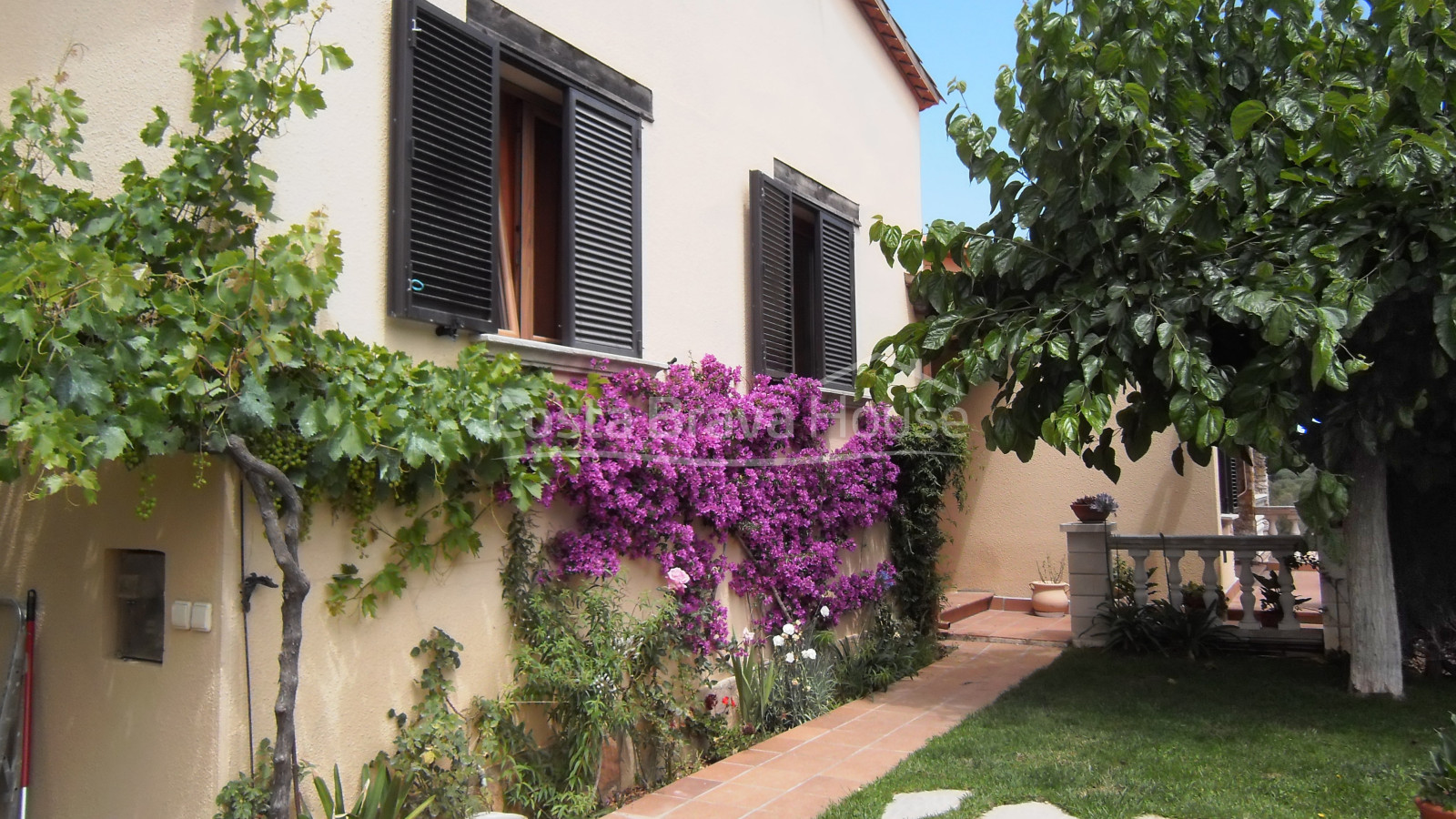 Villa with pool for sale near Begur and its beaches