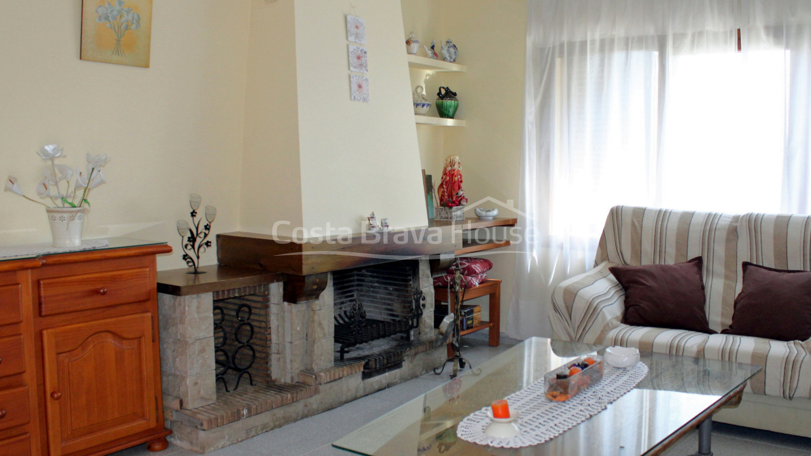 Villa with pool for sale near Begur and its beaches