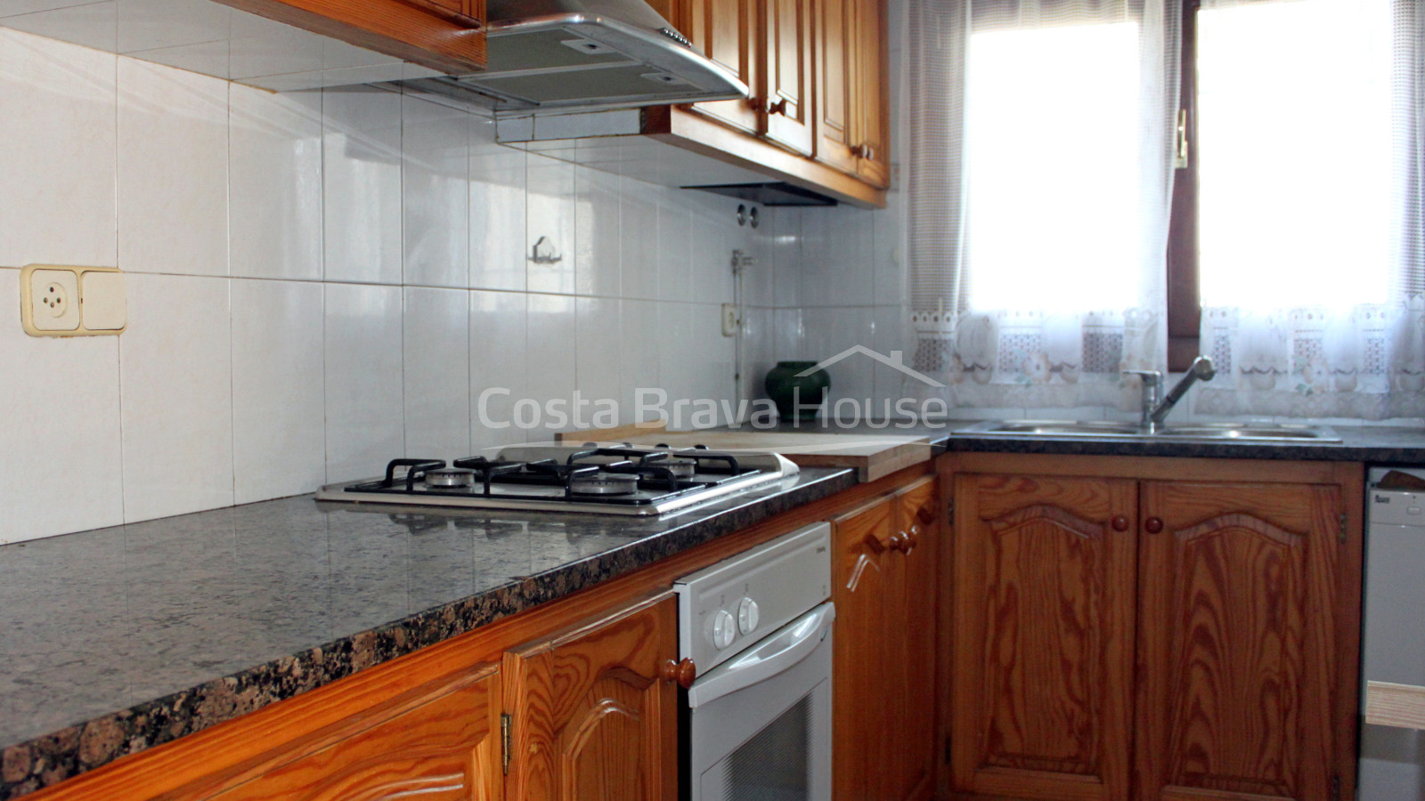 Villa with pool for sale near Begur and its beaches