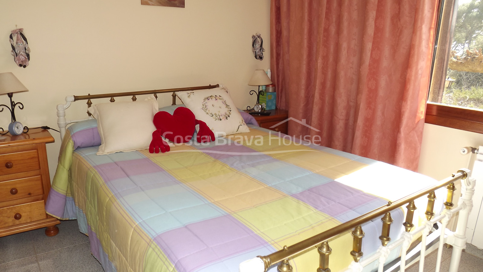 Villa with pool for sale near Begur and its beaches