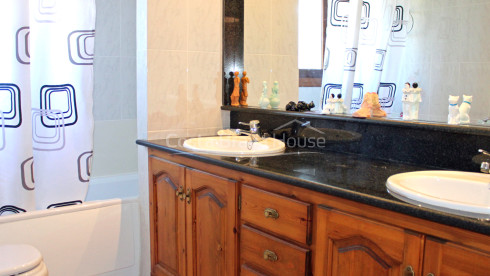 Villa with pool for sale near Begur and its beaches