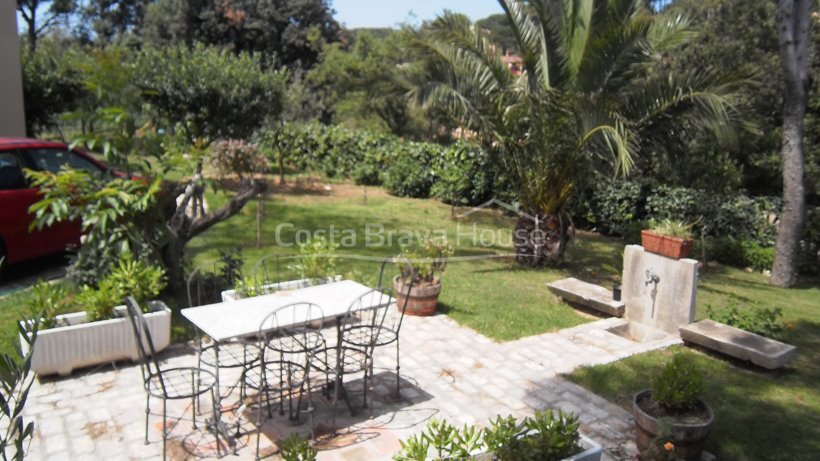 Villa with pool for sale near Begur and its beaches
