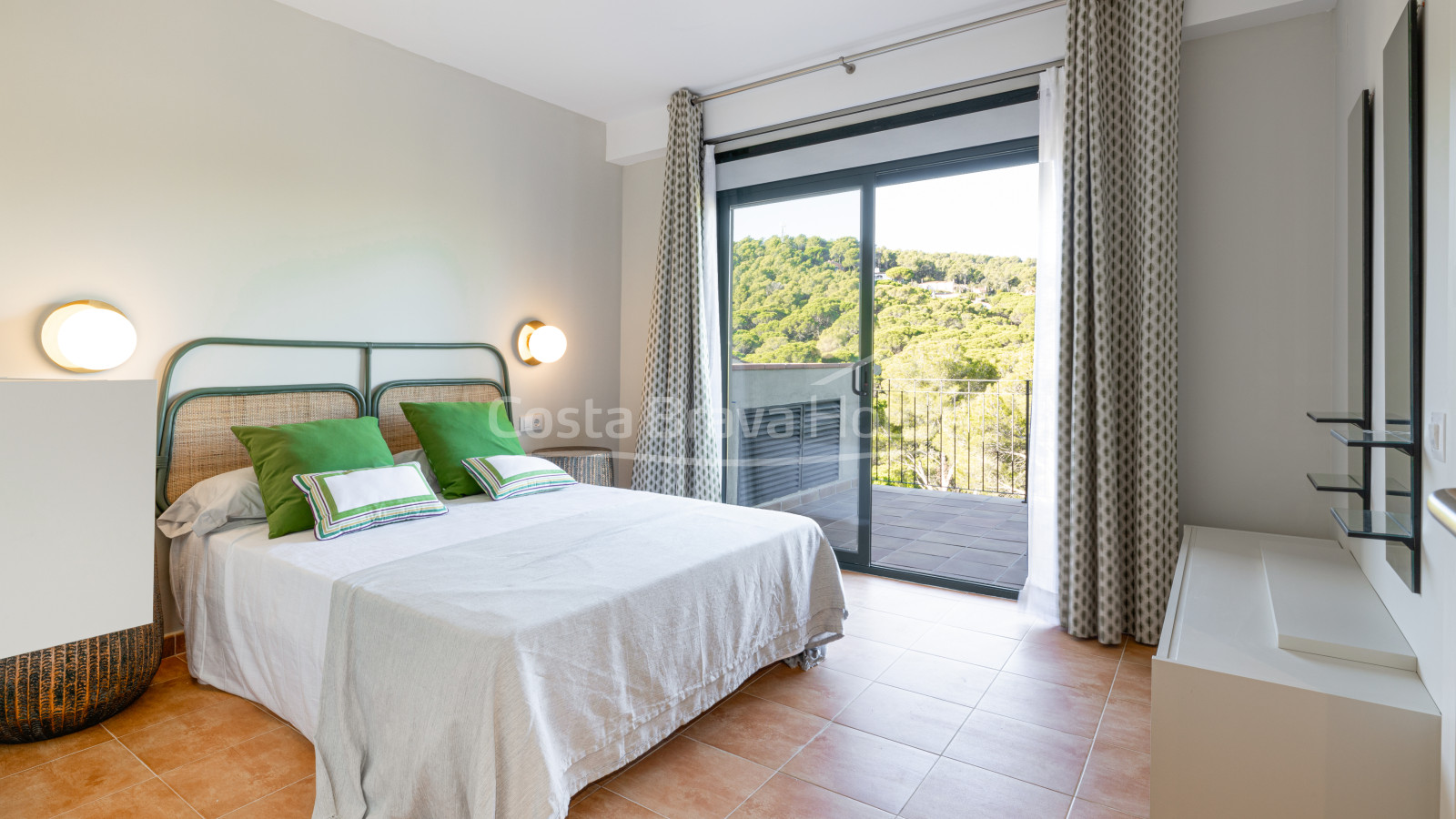 Appartement avec terrasse et piscine à Begur, à 5 minutes de la plage Sa Riera