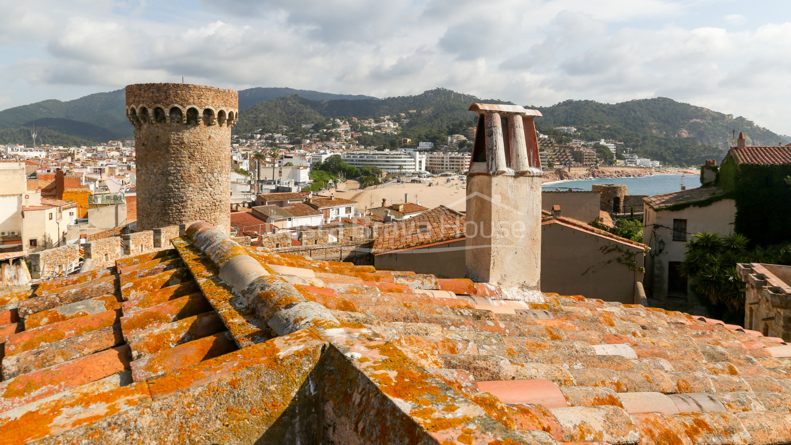 Propiedad única en venta junto a la muralla de Tossa de Mar, en pleno centro histórico medieval