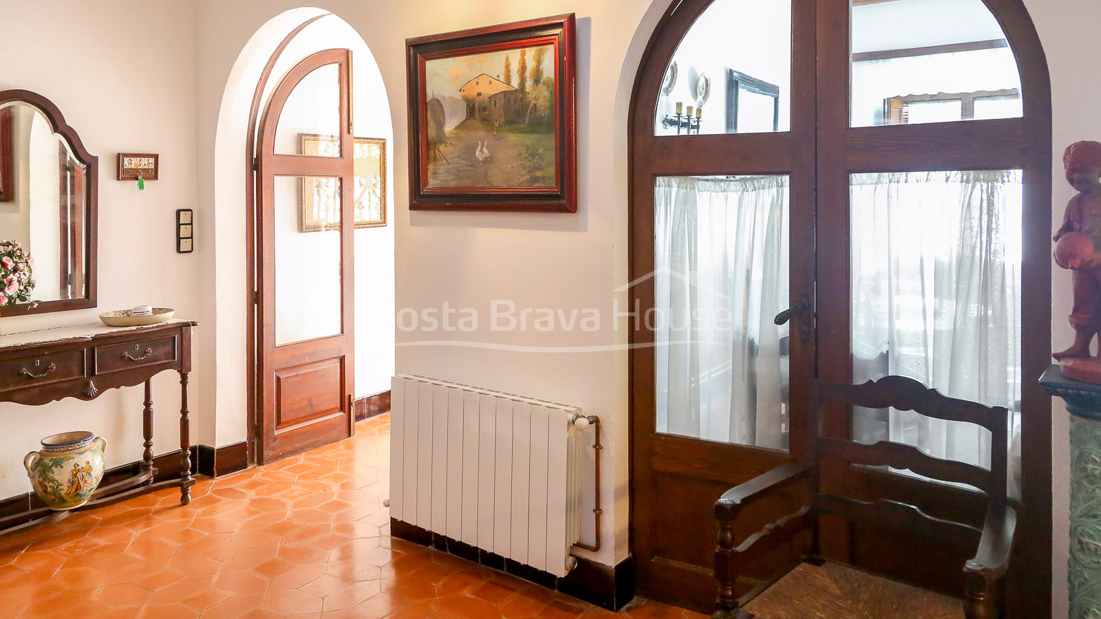 Unique property for sale next to the wall of Tossa de Mar, in the heart of the medieval quarter